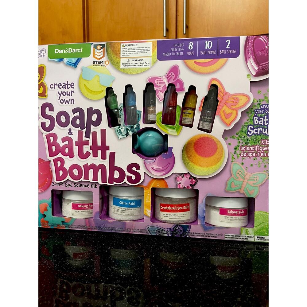 Dan & Darci‎ Create Your Own Soap & Bath Bombs 3-in-1 Spa Science Kit